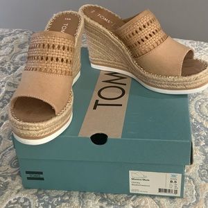 Toms Monica Mules. New, never worn. In box size 8.5